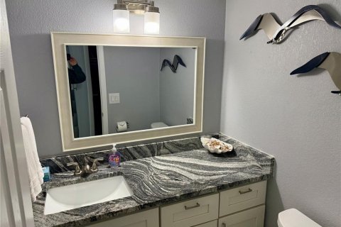Condo in Madeira Beach, Florida, 2 bedrooms  № 1565832 - photo 18