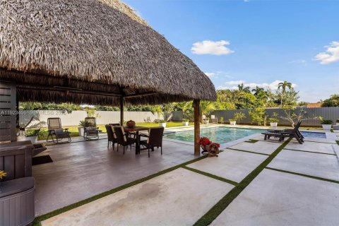 House in Miami Springs, Florida 4 bedrooms, 454.01 sq.m. № 1985714 - photo 27