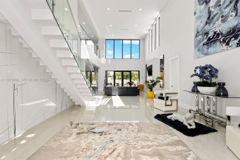 House in Miami Springs, Florida 4 bedrooms, 454.01 sq.m. № 1985714 - photo 8