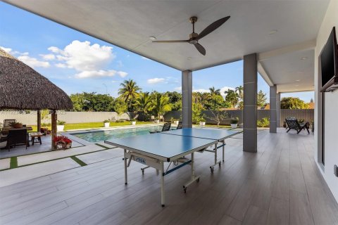 House in Miami Springs, Florida 4 bedrooms, 454.01 sq.m. № 1985714 - photo 26