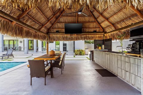 House in Miami Springs, Florida 4 bedrooms, 454.01 sq.m. № 1985714 - photo 28