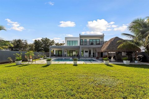 House in Miami Springs, Florida 4 bedrooms, 454.01 sq.m. № 1985714 - photo 29