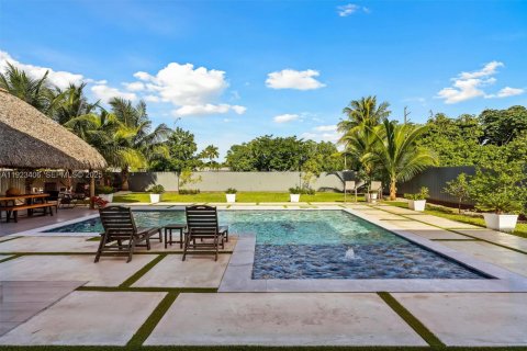 House in Miami Springs, Florida 4 bedrooms, 454.01 sq.m. № 1985714 - photo 25