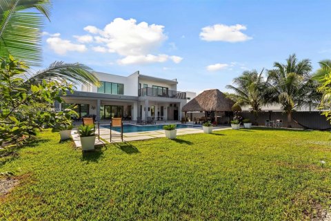 House in Miami Springs, Florida 4 bedrooms, 454.01 sq.m. № 1985714 - photo 30