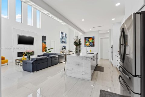 House in Miami Springs, Florida 4 bedrooms, 454.01 sq.m. № 1985714 - photo 19