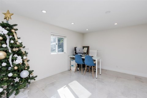 Купить виллу или дом в Норт-Майами, Флорида 3 спальни, 170.57м2, № 1987001 - фото 24