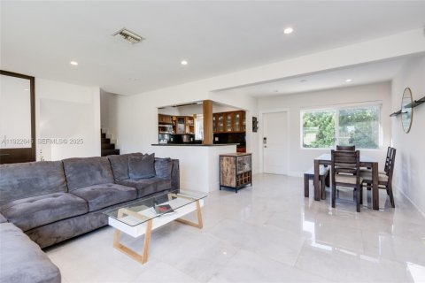 Купить виллу или дом в Норт-Майами, Флорида 3 спальни, 170.57м2, № 1987001 - фото 4