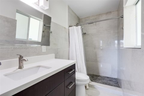 Купить виллу или дом в Норт-Майами, Флорида 3 спальни, 170.57м2, № 1987001 - фото 15