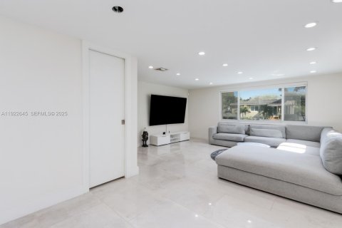 Купить виллу или дом в Норт-Майами, Флорида 3 спальни, 170.57м2, № 1987001 - фото 22