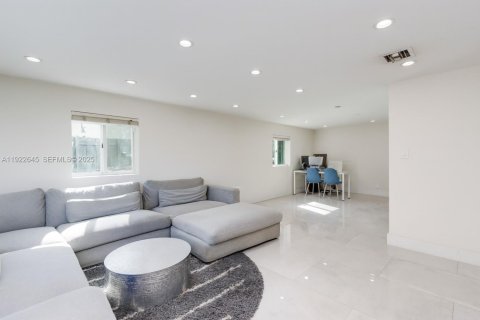 Купить виллу или дом в Норт-Майами, Флорида 3 спальни, 170.57м2, № 1987001 - фото 7