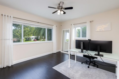 Купить виллу или дом в Норт-Майами, Флорида 3 спальни, 170.57м2, № 1987001 - фото 19