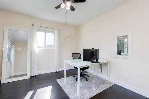 Купить виллу или дом в Норт-Майами, Флорида 3 спальни, 170.57м2, № 1987001 - фото 20