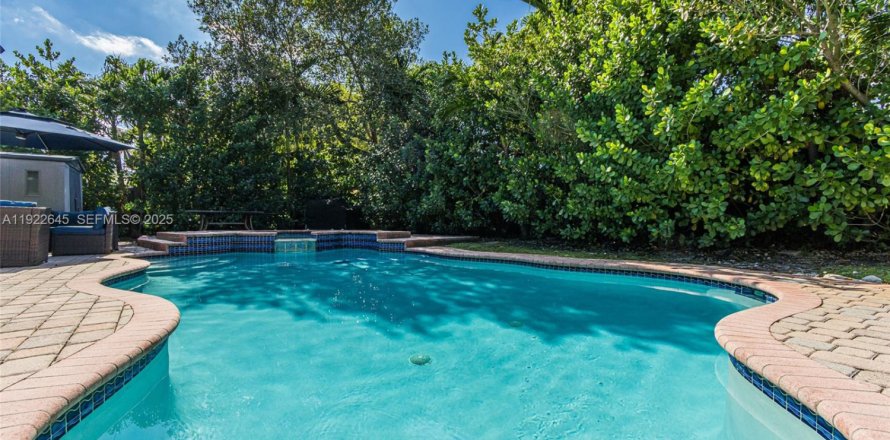 Дом в Норт-Майами, Флорида 3 спальни, 170.57м2 № 1987001