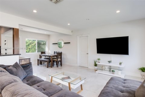 Купить виллу или дом в Норт-Майами, Флорида 3 спальни, 170.57м2, № 1987001 - фото 5