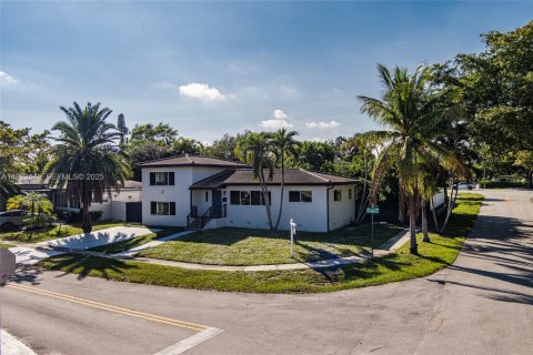 Купить виллу или дом в Норт-Майами, Флорида 3 спальни, 170.57м2, № 1987001 - фото 2