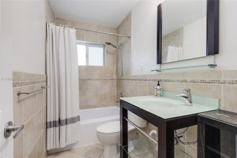 Купить виллу или дом в Норт-Майами, Флорида 3 спальни, 170.57м2, № 1987001 - фото 18