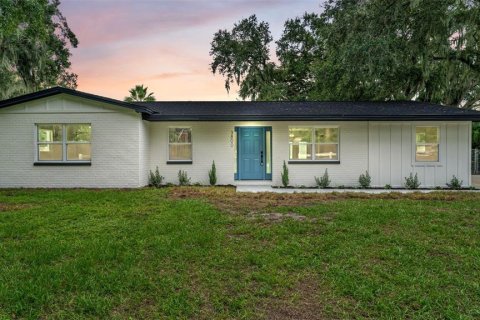 House in Mulberry, Florida 3 bedrooms, 150.87 sq.m. № 1919559 - photo 1