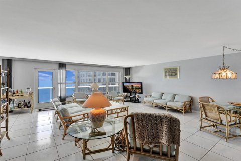 Condo in Fort Lauderdale, Florida, 2 bedrooms  № 2399955 - photo 9