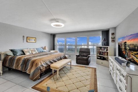 Condo in Fort Lauderdale, Florida, 2 bedrooms  № 2399955 - photo 15