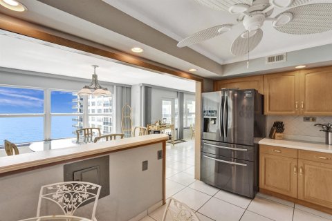 Condo in Fort Lauderdale, Florida, 2 bedrooms  № 2399955 - photo 11