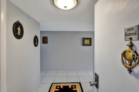 Condo in Fort Lauderdale, Florida, 2 bedrooms  № 2399955 - photo 21