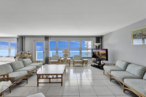 Condo in Fort Lauderdale, Florida, 2 bedrooms  № 2399955 - photo 10