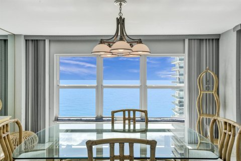 Condo in Fort Lauderdale, Florida, 2 bedrooms  № 2399955 - photo 2