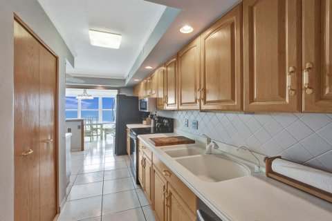 Condo in Fort Lauderdale, Florida, 2 bedrooms  № 2399955 - photo 12