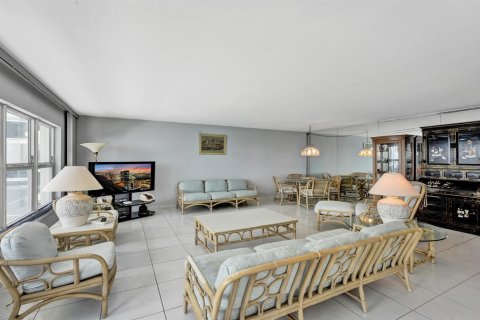 Condo in Fort Lauderdale, Florida, 2 bedrooms  № 2399955 - photo 7