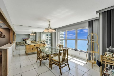 Condo in Fort Lauderdale, Florida, 2 bedrooms  № 2399955 - photo 8