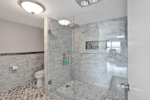 Condo in Fort Lauderdale, Florida, 2 bedrooms  № 2399955 - photo 24
