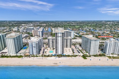 Condo in Fort Lauderdale, Florida, 2 bedrooms  № 2399955 - photo 30