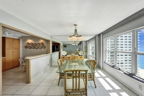 Condo in Fort Lauderdale, Florida, 2 bedrooms  № 2399955 - photo 4
