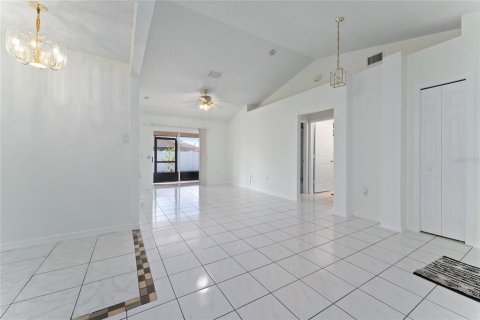 House in Kissimmee, Florida 3 bedrooms, 100.8 sq.m. № 1719441 - photo 9