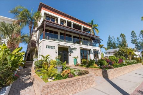 Casa en venta en Gulfport, Florida, 7 dormitorios, 480.12 m2 № 2115412 - foto 6