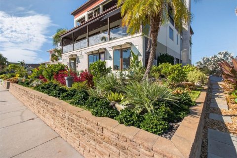 Casa en venta en Gulfport, Florida, 7 dormitorios, 480.12 m2 № 2115412 - foto 10