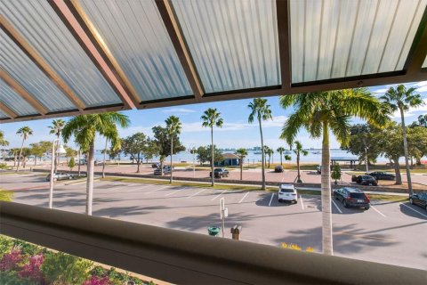 Casa en venta en Gulfport, Florida, 7 dormitorios, 480.12 m2 № 2115412 - foto 17