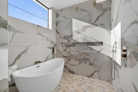 Villa ou maison à vendre à Fort Lauderdale, Floride: 4 chambres, 351.73 m2 № 2041399 - photo 30