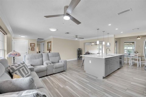 Купить виллу или дом в Эллентон, Флорида 6 комнат, 178.19м2, № 2216911 - фото 13