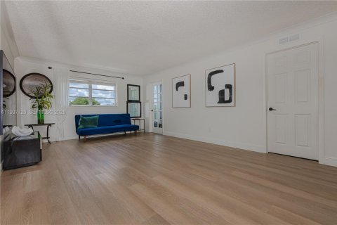 Кондоминиум с 1 спальней в Дейви, Флорида № 2065563