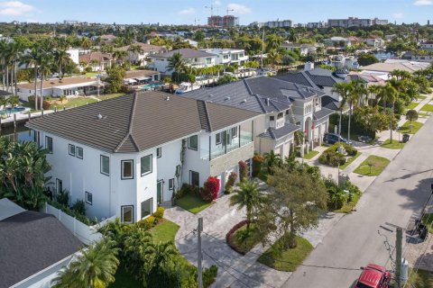 House in Lighthouse Point, Florida 6 bedrooms, 544.22 sq.m. № 2246591 - photo 14