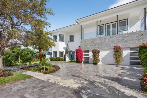 House in Lighthouse Point, Florida 6 bedrooms, 544.22 sq.m. № 2246591 - photo 2