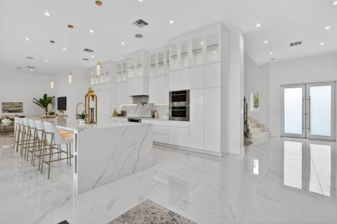 House in Lighthouse Point, Florida 6 bedrooms, 544.22 sq.m. № 2246591 - photo 4