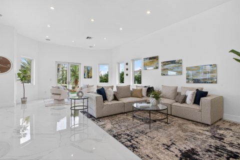 House in Lighthouse Point, Florida 6 bedrooms, 544.22 sq.m. № 2246591 - photo 25