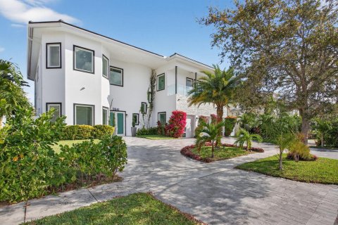 House in Lighthouse Point, Florida 6 bedrooms, 544.22 sq.m. № 2246591 - photo 6