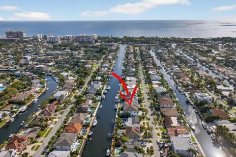 House in Lighthouse Point, Florida 6 bedrooms, 544.22 sq.m. № 2246591 - photo 3