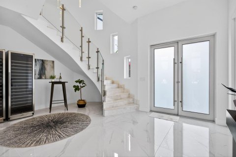 House in Lighthouse Point, Florida 6 bedrooms, 544.22 sq.m. № 2246591 - photo 16