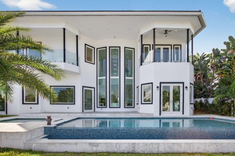 House in Lighthouse Point, Florida 6 bedrooms, 544.22 sq.m. № 2246591 - photo 11