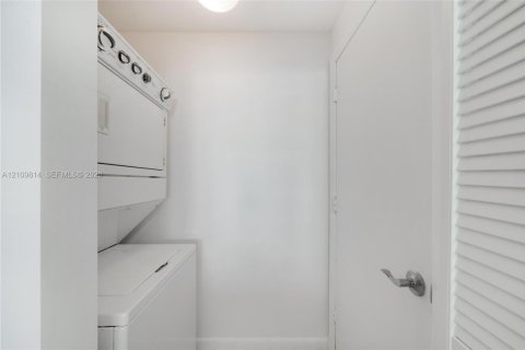 Copropriété à louer à Miami, Floride: 2 chambres, 111.76 m2 № 2425045 - photo 8