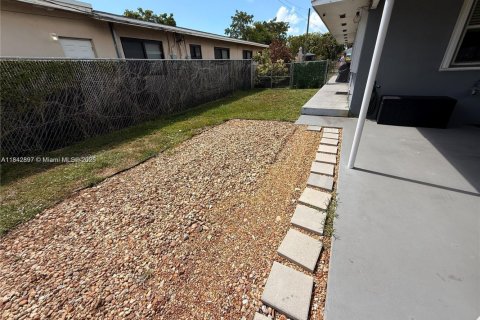 Dúplex en alquiler en Hollywood, Florida, 1 dormitorio, 53.88 m2 № 1858867 - foto 11